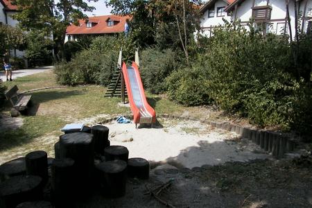 Grossansicht in neuem Fenster: Spielplatz am Ginsterweg Grossansicht in neuem Fenster: Spielplatz am Ginsterweg
