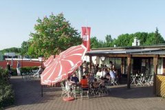 Grossansicht in neuem Fenster: Terrasse Gaststätte im Sportpark