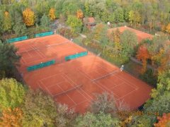 Grossansicht in neuem Fenster: Tennisplätze