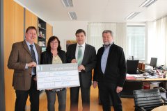 Scheckübergabe an Bürgerstiftung Karlsfeld