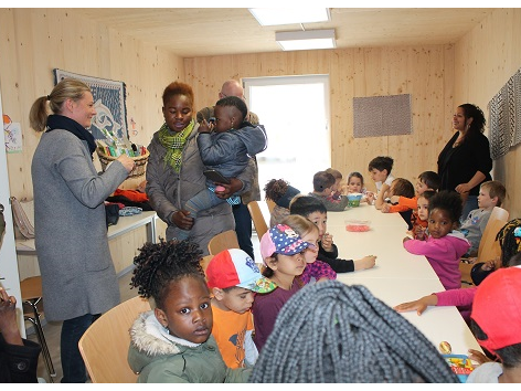 Wiesenkinder überbringen Ostergeschenke
