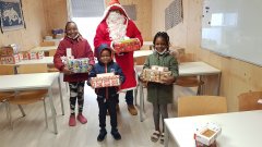 „Weihnachten im Schuhkarton“ - Zum vierten Mal spenden Schülerschaft und Kollegium der FOS Karlsfeld „Weihnachten im Schuhkarton“ - Zum vierten Mal spenden Schülerschaft und Kollegium der FOS Karlsfeld