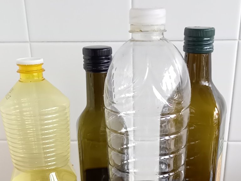 Altes Speiseöl und Speisefett bitte zum Recyclinghof bringen