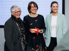 Melanie Fuchs aus Karlsfeld erhält Bayerische Auszeichnung „Weißer Engel“ für herausragendes ehrenamtliches Engagement Melanie Fuchs aus Karlsfeld erhält Bayerische Auszeichnung „Weißer Engel“ für herausragendes ehrenamtliches Engagement