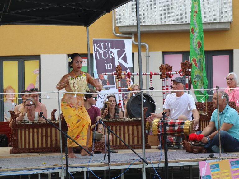 Kulturfestival KOSMOS: Die Welt zuhause in Karlsfeld