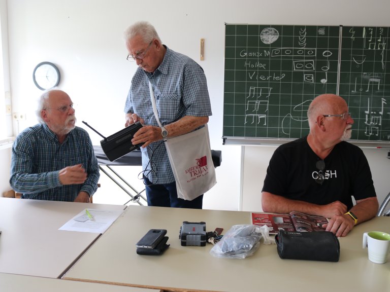 Tüfteln statt Wegwerfen: Karlsfelder Reparatur-Initiative bringt neues Leben in alte Schätze