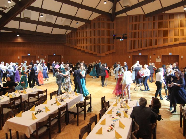 37. Herbstball: Karlsfeld hat die Lateinpaare Bayerns zu Gast