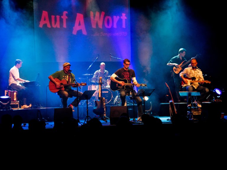 „Auf A Wort“ mit ihrem Programm „... die Songs von STS“